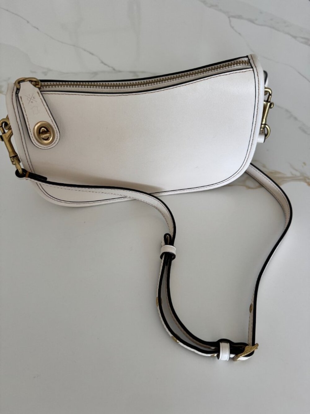 Coach Swinger Handbag - Picture 2 of 9